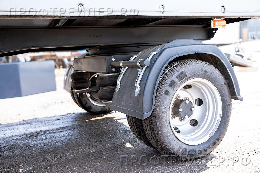 images/sladery/57_2/17_O2-trailer-with-turntable.jpg